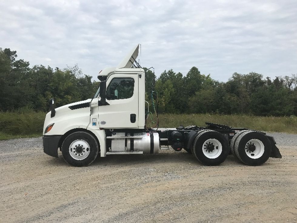 2019 Freightliner Cascadia 126" Day cab photo 4