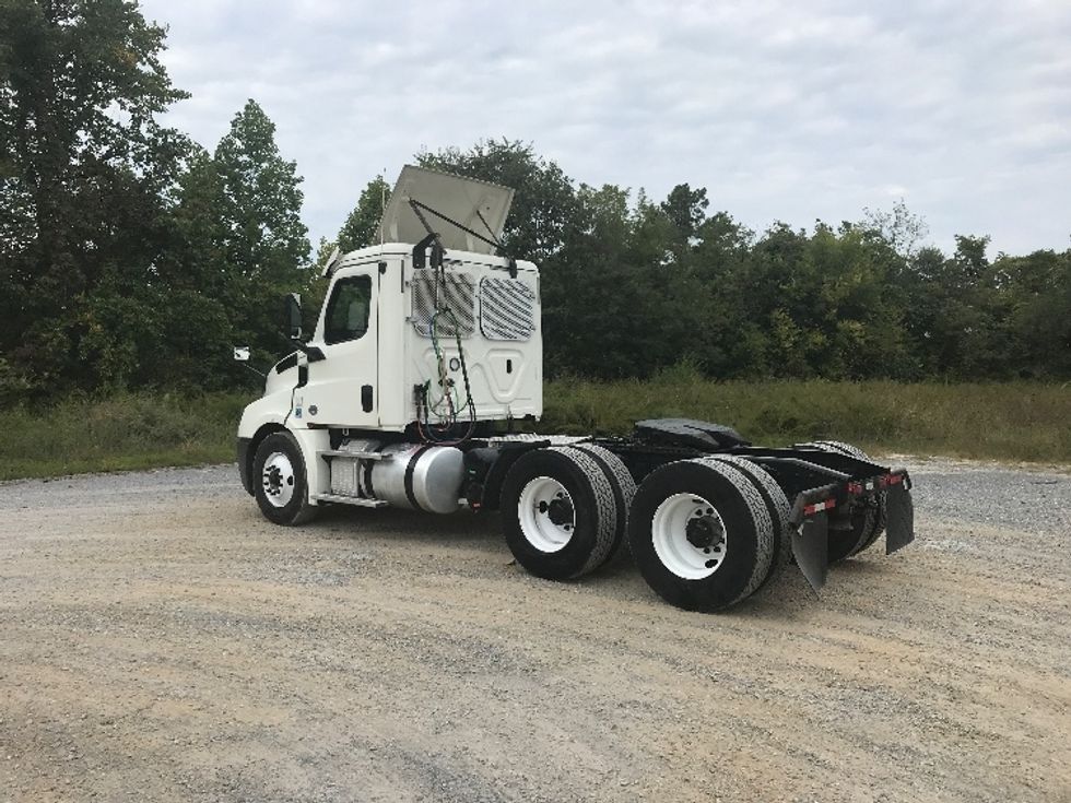 2019 Freightliner Cascadia 126" Day cab photo 5