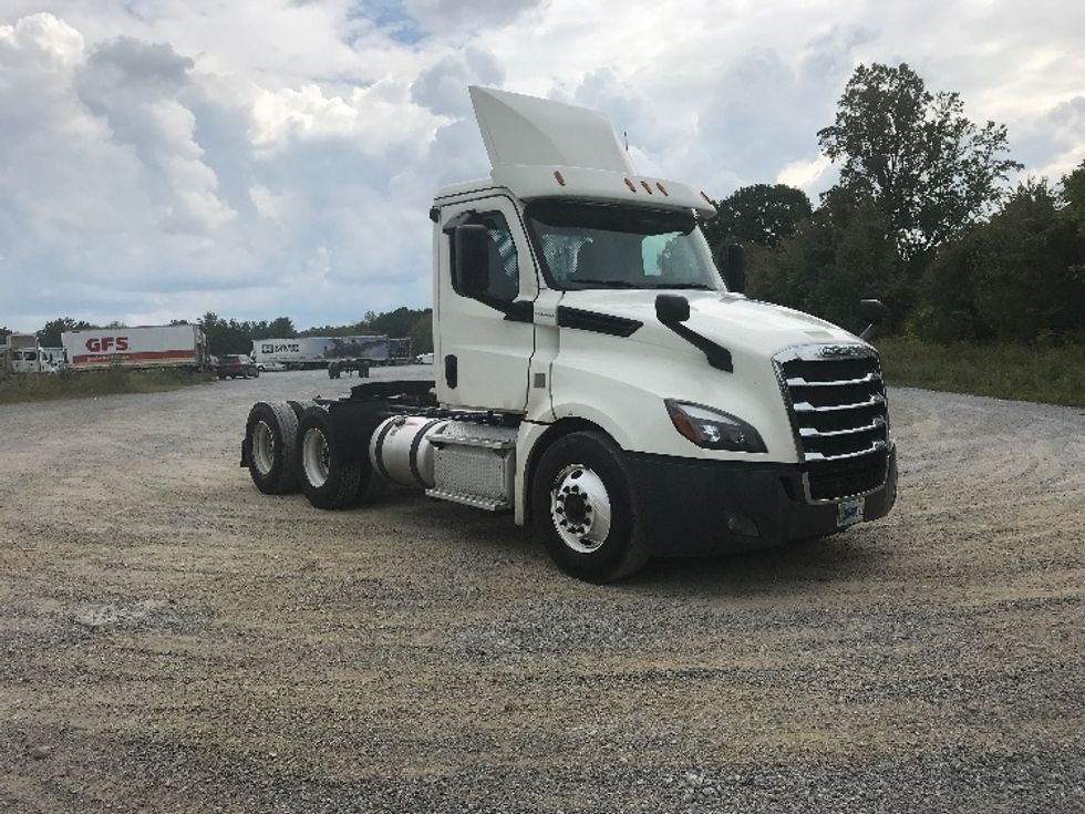 Day Cab Tractor-Heavy Duty Tractors-Freightliner-2019-T12664ST-Morristown-TN-578,313\n\t\tmiles-$ 28,000 - Image 1