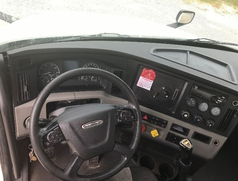 Day Cab Tractor-Heavy Duty Tractors-Freightliner-2019-T12664ST-Morristown-TN-578,313\n\t\tmiles-$ 28,000 - Image 11