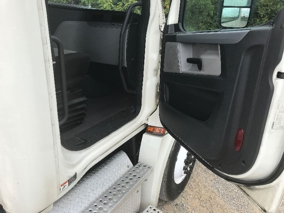 Day Cab Tractor-Heavy Duty Tractors-Freightliner-2019-T12664ST-Morristown-TN-578,313\n\t\tmiles-$ 28,000 - Image 12