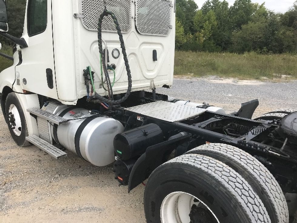 Day Cab Tractor-Heavy Duty Tractors-Freightliner-2019-T12664ST-Morristown-TN-578,313\n\t\tmiles-$ 28,000 - Image 17