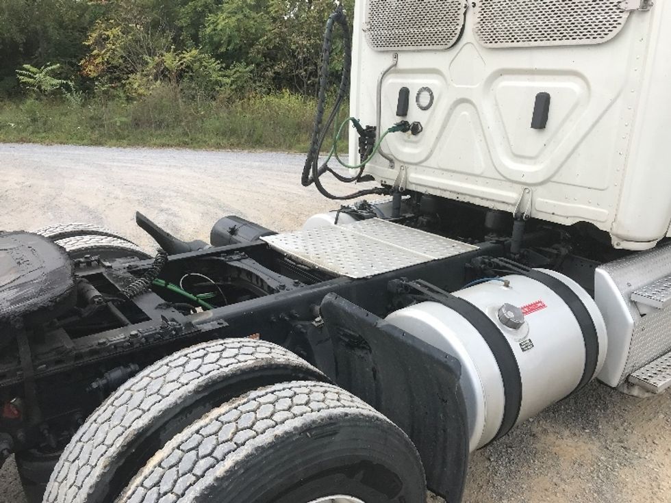 Day Cab Tractor-Heavy Duty Tractors-Freightliner-2019-T12664ST-Morristown-TN-578,313\n\t\tmiles-$ 28,000 - Image 18