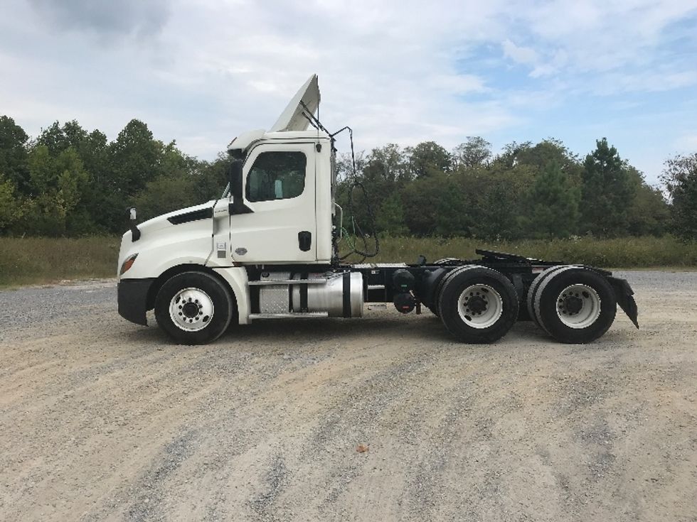 Day Cab Tractor-Heavy Duty Tractors-Freightliner-2019-T12664ST-Morristown-TN-578,313\n\t\tmiles-$ 28,000 - Image 4