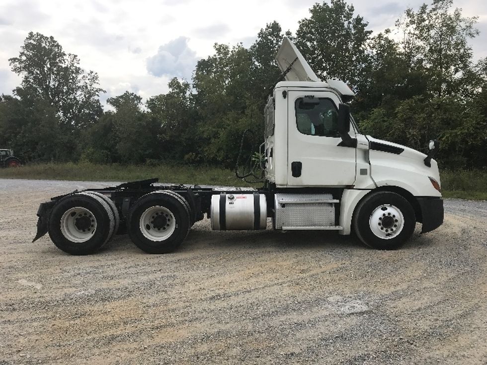 Day Cab Tractor-Heavy Duty Tractors-Freightliner-2019-T12664ST-Morristown-TN-578,313\n\t\tmiles-$ 28,000 - Image 8
