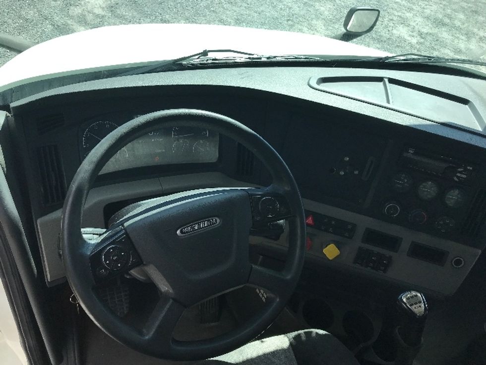 Day Cab Tractor-Heavy Duty Tractors-Freightliner-2019-T12664ST-Morristown-TN-588,758\n\t\tmiles-$ 27,000 - Image 11