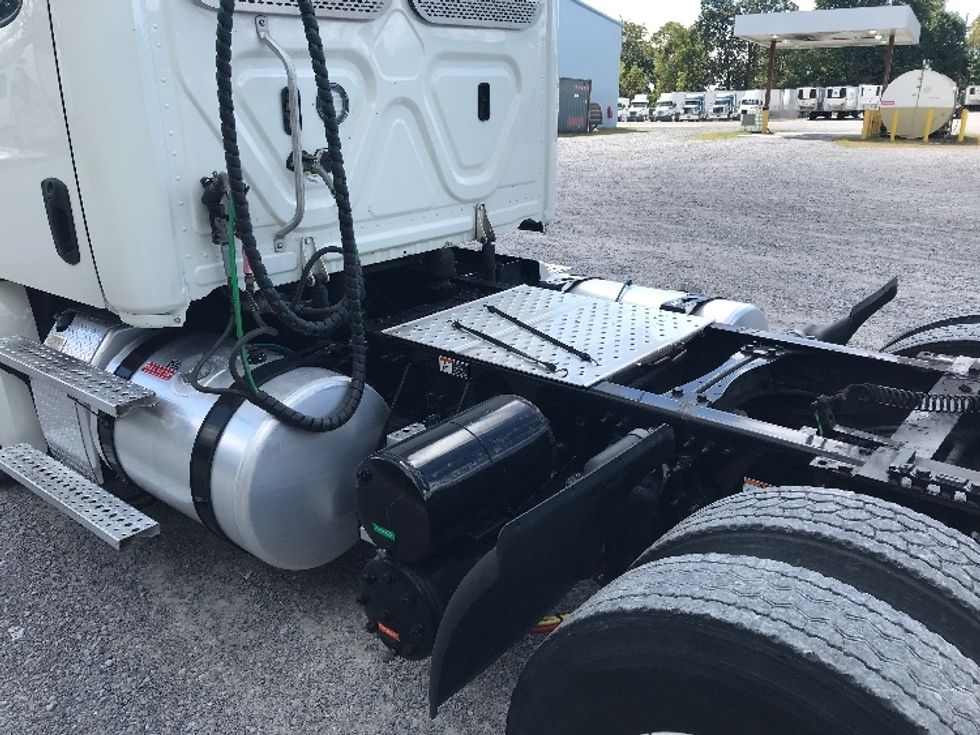 Day Cab Tractor-Heavy Duty Tractors-Freightliner-2019-T12664ST-Morristown-TN-588,758\n\t\tmiles-$ 27,000 - Image 18