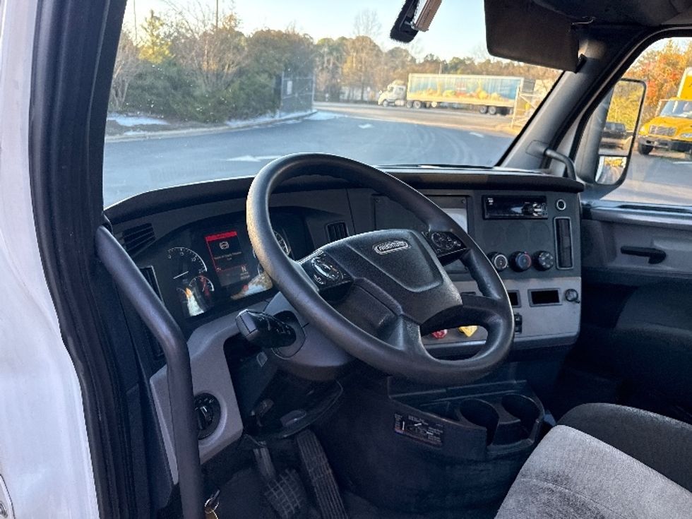 Day Cab Tractor-Heavy Duty Tractors-Freightliner-2019-T12664ST-Morrisville-NC-546,150\n\t\tmiles-$ 37,500 - Image 10