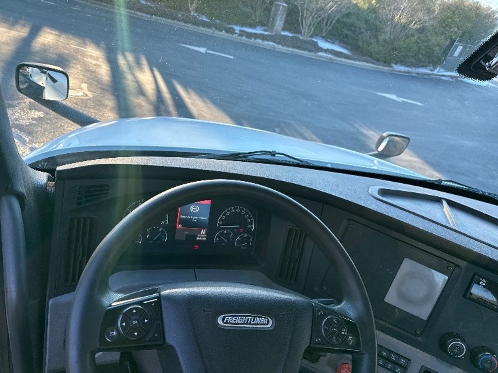 Day Cab Tractor-Heavy Duty Tractors-Freightliner-2019-T12664ST-Morrisville-NC-546,150\n\t\tmiles-$ 37,500 - Image 11