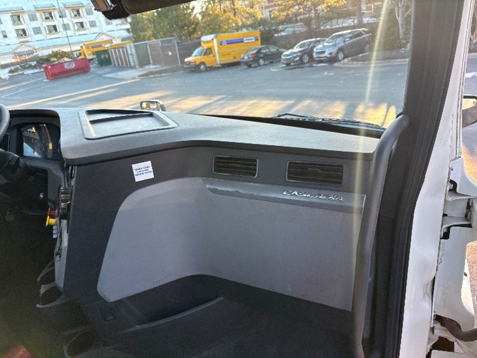 Day Cab Tractor-Heavy Duty Tractors-Freightliner-2019-T12664ST-Morrisville-NC-546,150\n\t\tmiles-$ 37,500 - Image 13