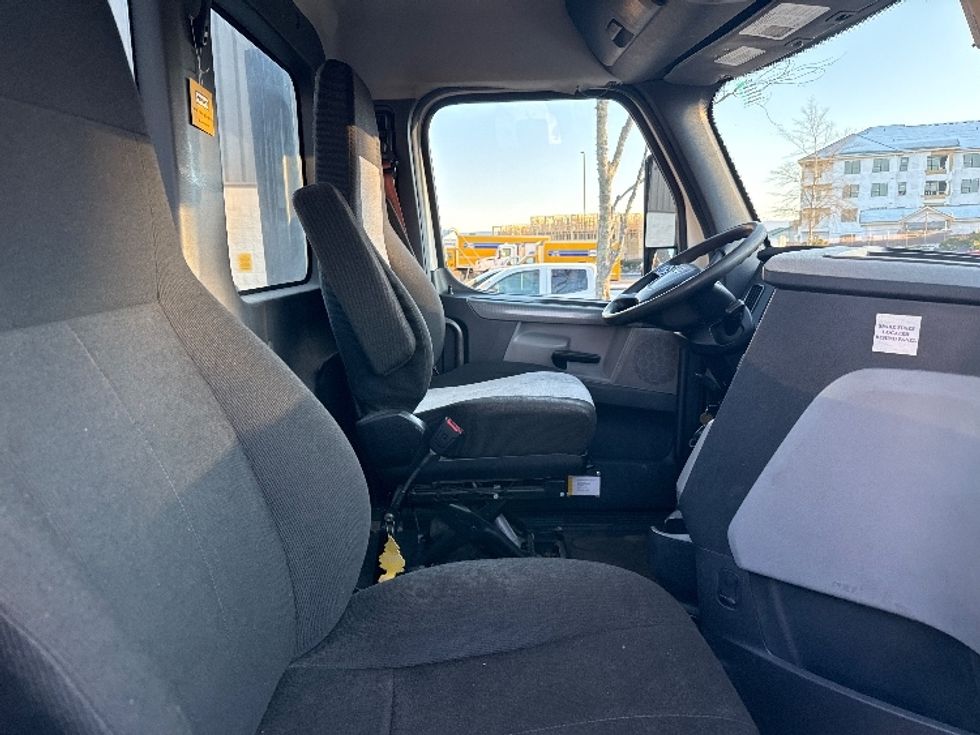 Day Cab Tractor-Heavy Duty Tractors-Freightliner-2019-T12664ST-Morrisville-NC-546,150\n\t\tmiles-$ 37,500 - Image 14