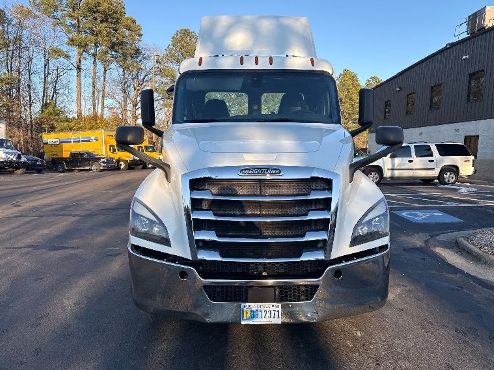 Day Cab Tractor-Heavy Duty Tractors-Freightliner-2019-T12664ST-Morrisville-NC-546,150\n\t\tmiles-$ 37,500 - Image 2