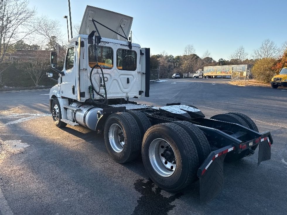 Day Cab Tractor-Heavy Duty Tractors-Freightliner-2019-T12664ST-Morrisville-NC-546,150\n\t\tmiles-$ 37,500 - Image 5