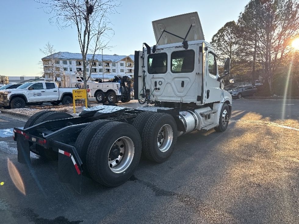 Day Cab Tractor-Heavy Duty Tractors-Freightliner-2019-T12664ST-Morrisville-NC-546,150\n\t\tmiles-$ 37,500 - Image 7