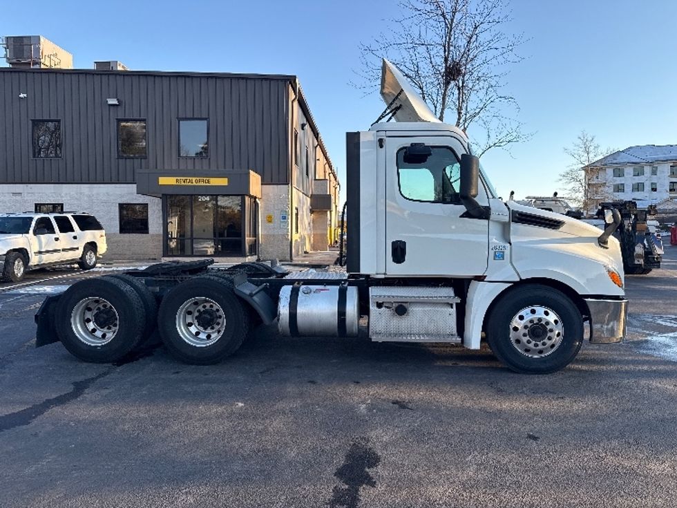 Day Cab Tractor-Heavy Duty Tractors-Freightliner-2019-T12664ST-Morrisville-NC-546,150\n\t\tmiles-$ 37,500 - Image 8