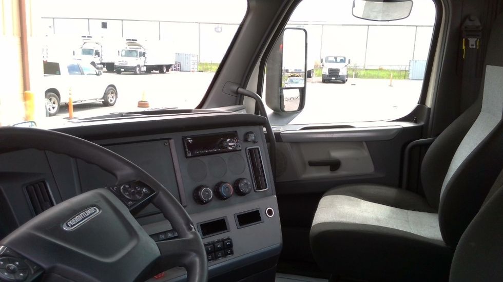 Day Cab Tractor-Heavy Duty Tractors-Freightliner-2019-T12664ST-Mount Juliet-TN-314,002\n\t\tmiles-$ 53,750 - Image 10