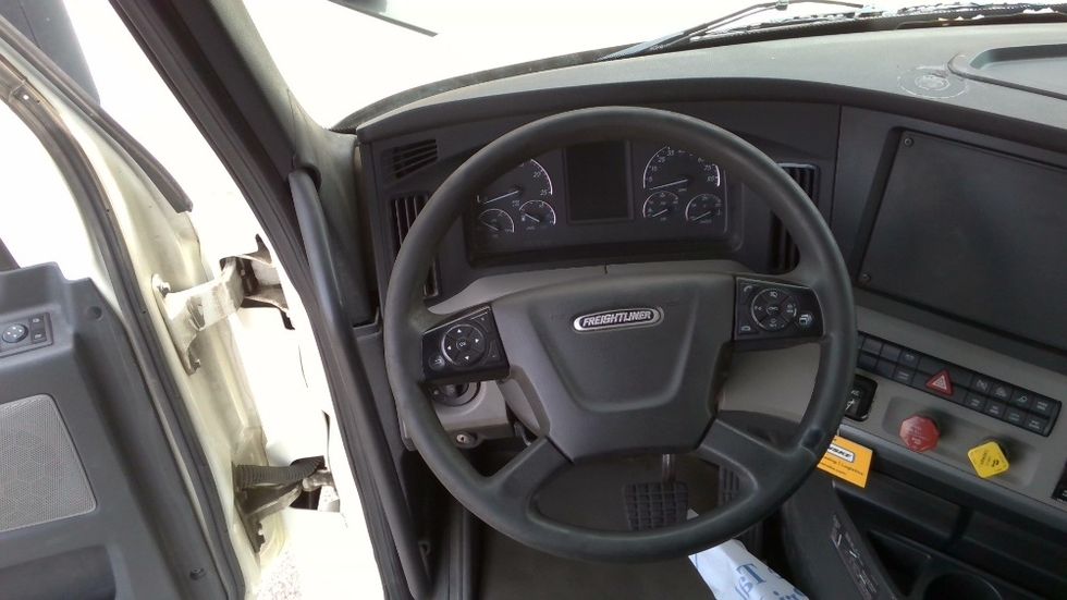 Day Cab Tractor-Heavy Duty Tractors-Freightliner-2019-T12664ST-Mount Juliet-TN-314,002\n\t\tmiles-$ 53,750 - Image 11