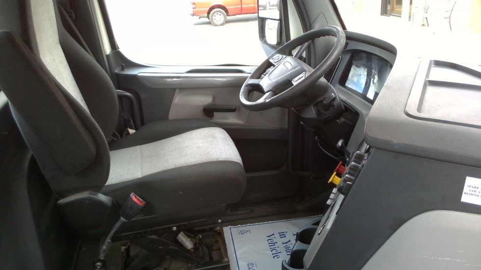 Day Cab Tractor-Heavy Duty Tractors-Freightliner-2019-T12664ST-Mount Juliet-TN-314,002\n\t\tmiles-$ 53,750 - Image 14