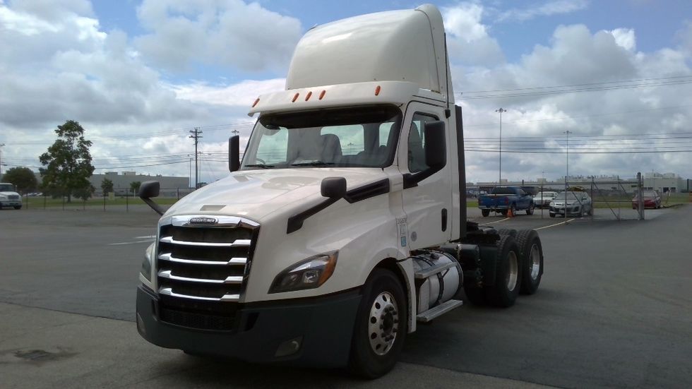Day Cab Tractor-Heavy Duty Tractors-Freightliner-2019-T12664ST-Mount Juliet-TN-314,002\n\t\tmiles-$ 53,750 - Image 3