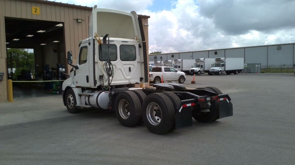 Day Cab Tractor-Heavy Duty Tractors-Freightliner-2019-T12664ST-Mount Juliet-TN-314,002\n\t\tmiles-$ 53,750 - Image 5