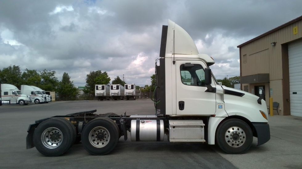 Day Cab Tractor-Heavy Duty Tractors-Freightliner-2019-T12664ST-Mount Juliet-TN-314,002\n\t\tmiles-$ 53,750 - Image 8