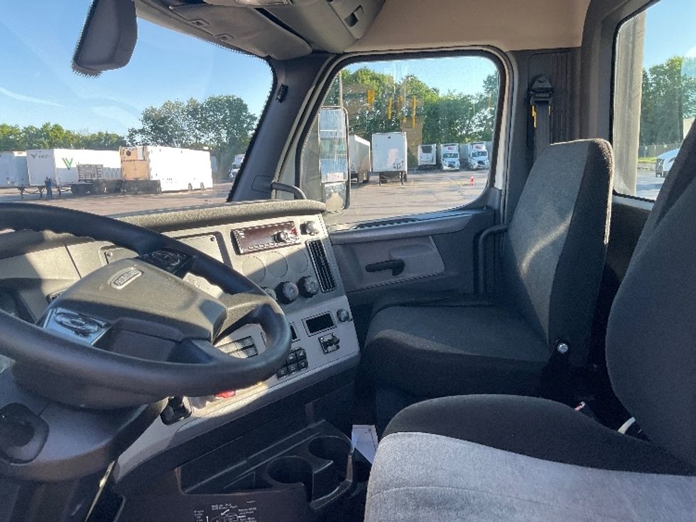 Day Cab Tractor-Heavy Duty Tractors-Freightliner-2019-T12664ST-Mount Juliet-TN-504,753\n\t\tmiles-$ 38,500 - Image 10