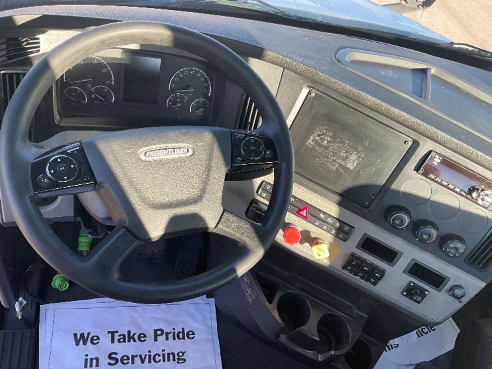 Day Cab Tractor-Heavy Duty Tractors-Freightliner-2019-T12664ST-Mount Juliet-TN-504,753\n\t\tmiles-$ 38,500 - Image 11