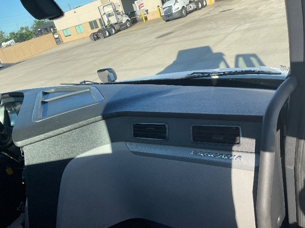 Day Cab Tractor-Heavy Duty Tractors-Freightliner-2019-T12664ST-Mount Juliet-TN-504,753\n\t\tmiles-$ 38,500 - Image 13