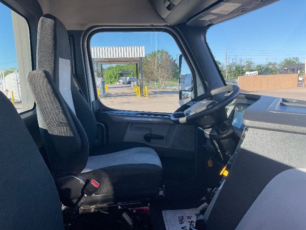 Day Cab Tractor-Heavy Duty Tractors-Freightliner-2019-T12664ST-Mount Juliet-TN-504,753\n\t\tmiles-$ 38,500 - Image 14