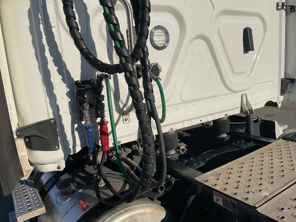 Day Cab Tractor-Heavy Duty Tractors-Freightliner-2019-T12664ST-Mount Juliet-TN-504,753\n\t\tmiles-$ 38,500 - Image 17