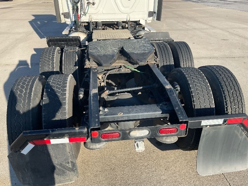 Day Cab Tractor-Heavy Duty Tractors-Freightliner-2019-T12664ST-Mount Juliet-TN-504,753\n\t\tmiles-$ 38,500 - Image 6