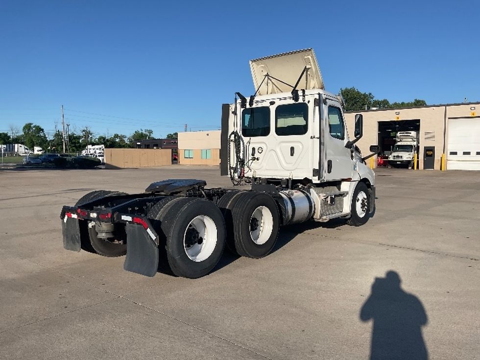 Day Cab Tractor-Heavy Duty Tractors-Freightliner-2019-T12664ST-Mount Juliet-TN-504,753\n\t\tmiles-$ 38,500 - Image 7