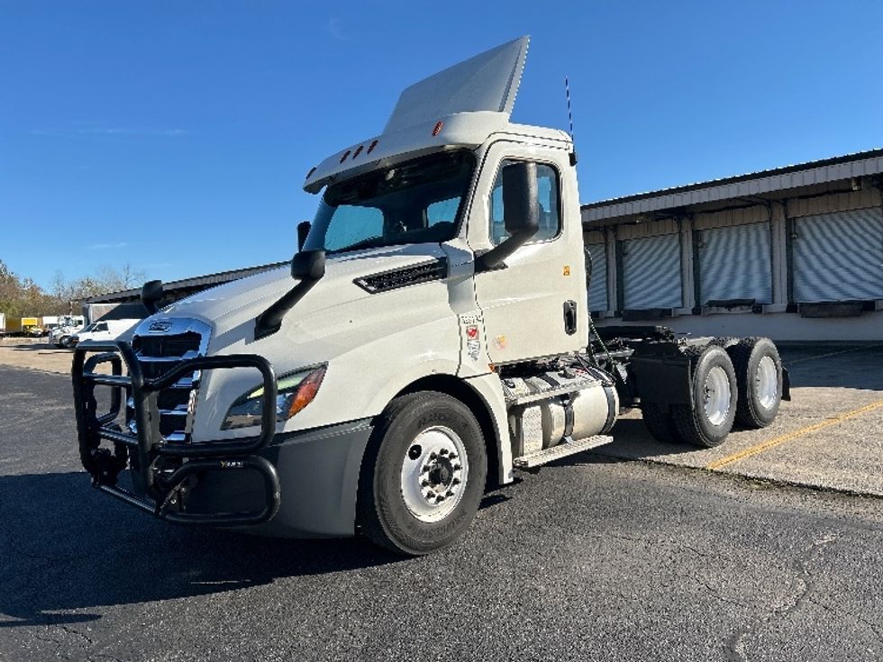 Day Cab Tractor-Heavy Duty Tractors-Freightliner-2019-T12664ST-Mount Juliet-TN-518,234\n\t\tmiles-$ 46,000 - Image 1