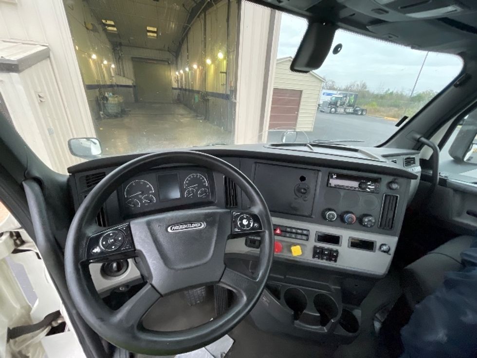 Day Cab Tractor-Heavy Duty Tractors-Freightliner-2019-T12664ST-Mount Juliet-TN-518,234\n\t\tmiles-$ 46,000 - Image 10