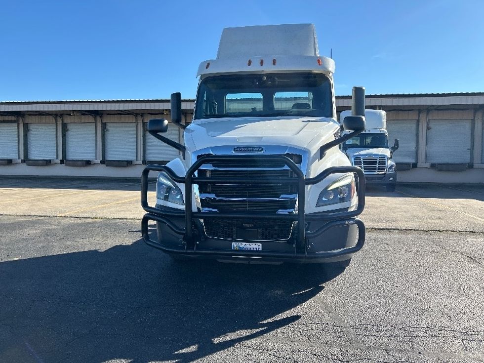 Day Cab Tractor-Heavy Duty Tractors-Freightliner-2019-T12664ST-Mount Juliet-TN-518,234\n\t\tmiles-$ 46,000 - Image 2