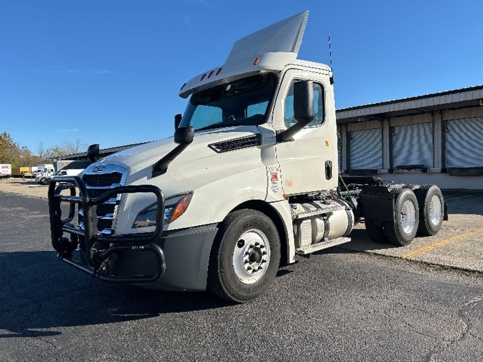 Day Cab Tractor-Heavy Duty Tractors-Freightliner-2019-T12664ST-Mount Juliet-TN-518,234\n\t\tmiles-$ 46,000 - Image 3
