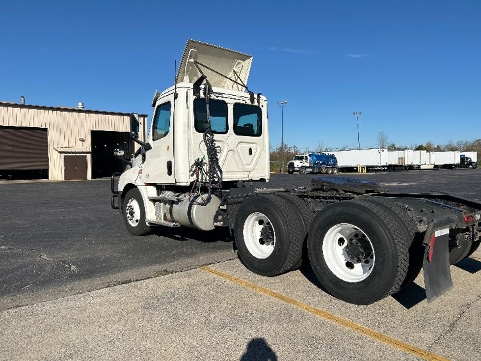 Day Cab Tractor-Heavy Duty Tractors-Freightliner-2019-T12664ST-Mount Juliet-TN-518,234\n\t\tmiles-$ 46,000 - Image 5