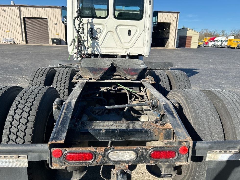 Day Cab Tractor-Heavy Duty Tractors-Freightliner-2019-T12664ST-Mount Juliet-TN-518,234\n\t\tmiles-$ 46,000 - Image 6