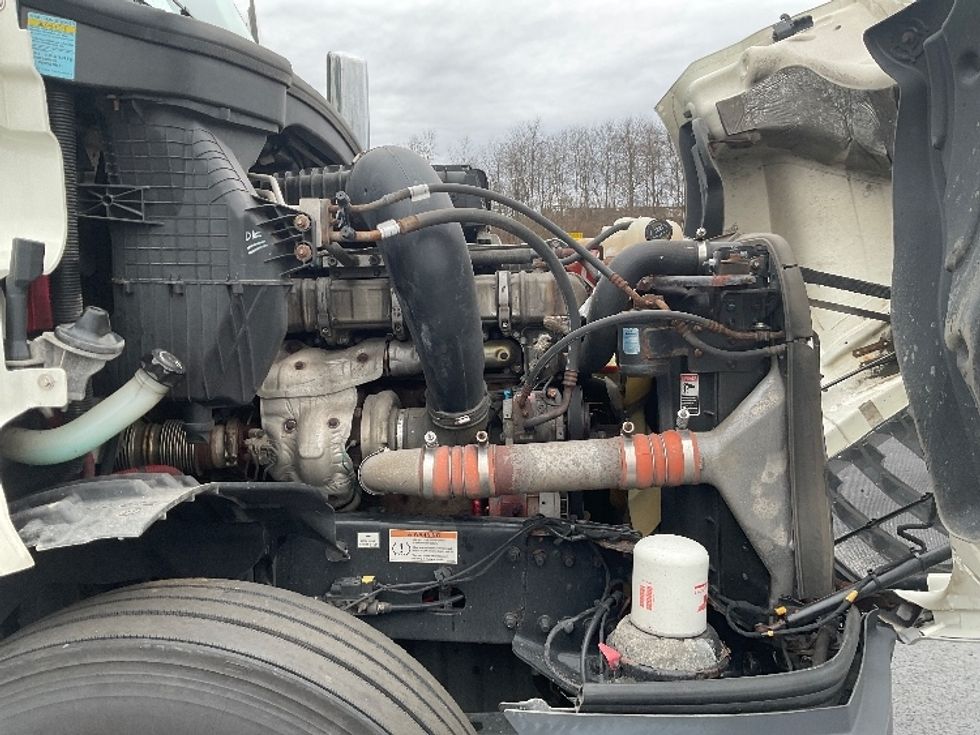 Day Cab Tractor-Heavy Duty Tractors-Freightliner-2019-T12664ST-Mount Pleasant-PA-420,155\n\t\tmiles-$ 47,000 - Image 15
