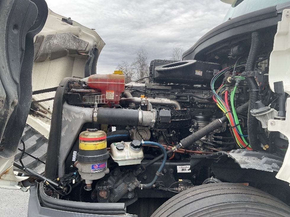 Day Cab Tractor-Heavy Duty Tractors-Freightliner-2019-T12664ST-Mount Pleasant-PA-420,155\n\t\tmiles-$ 47,000 - Image 16