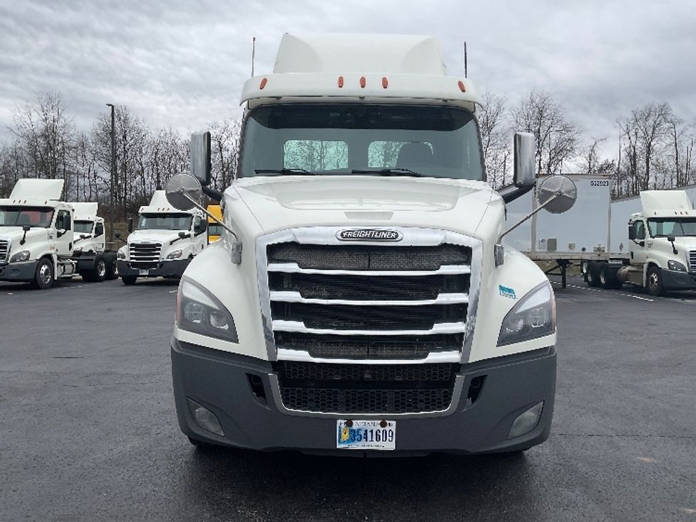 Day Cab Tractor-Heavy Duty Tractors-Freightliner-2019-T12664ST-Mount Pleasant-PA-420,155\n\t\tmiles-$ 47,000 - Image 2