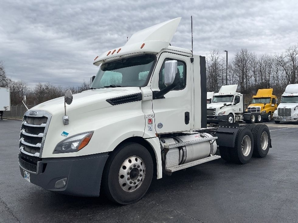 Day Cab Tractor-Heavy Duty Tractors-Freightliner-2019-T12664ST-Mount Pleasant-PA-420,155\n\t\tmiles-$ 47,000 - Image 3