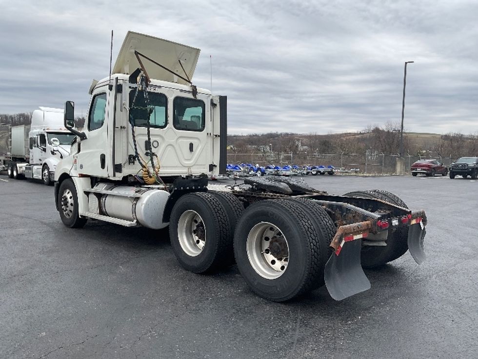 Day Cab Tractor-Heavy Duty Tractors-Freightliner-2019-T12664ST-Mount Pleasant-PA-420,155\n\t\tmiles-$ 47,000 - Image 5