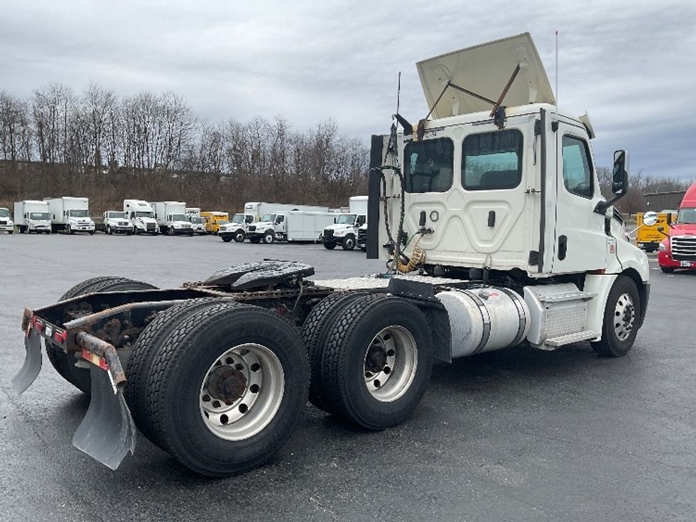 Day Cab Tractor-Heavy Duty Tractors-Freightliner-2019-T12664ST-Mount Pleasant-PA-420,155\n\t\tmiles-$ 47,000 - Image 7