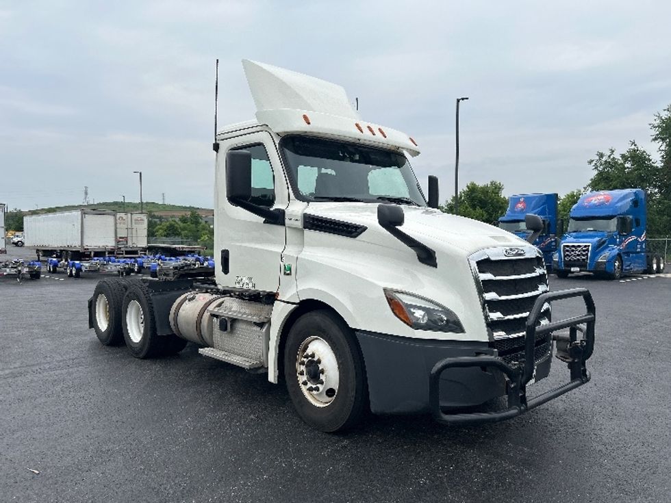Day Cab Tractor-Heavy Duty Tractors-Freightliner-2019-T12664ST-Mount Pleasant-PA-516,130\n\t\tmiles-$ 36,750 - Image 1