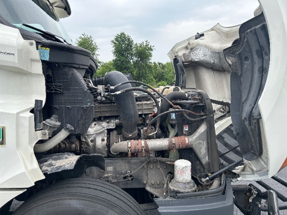 Day Cab Tractor-Heavy Duty Tractors-Freightliner-2019-T12664ST-Mount Pleasant-PA-516,130\n\t\tmiles-$ 36,750 - Image 15