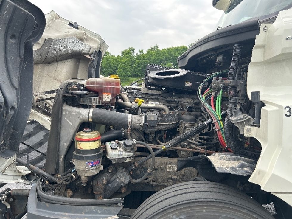 Day Cab Tractor-Heavy Duty Tractors-Freightliner-2019-T12664ST-Mount Pleasant-PA-516,130\n\t\tmiles-$ 36,750 - Image 16