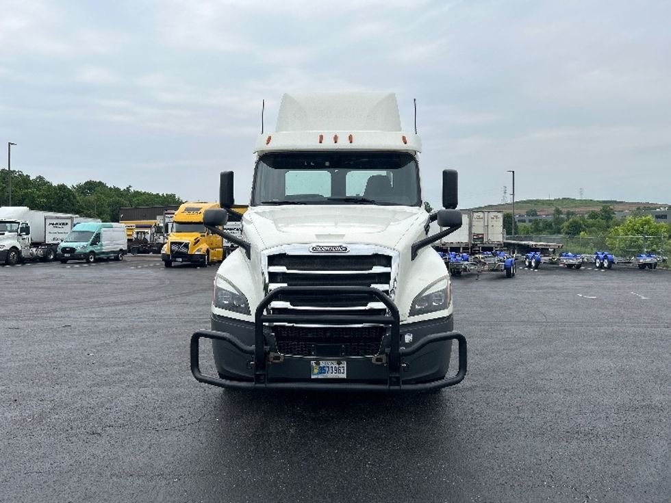 Day Cab Tractor-Heavy Duty Tractors-Freightliner-2019-T12664ST-Mount Pleasant-PA-516,130\n\t\tmiles-$ 36,750 - Image 2