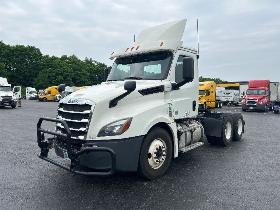 Day Cab Tractor-Heavy Duty Tractors-Freightliner-2019-T12664ST-Mount Pleasant-PA-516,130\n\t\tmiles-$ 36,750 - Image 3