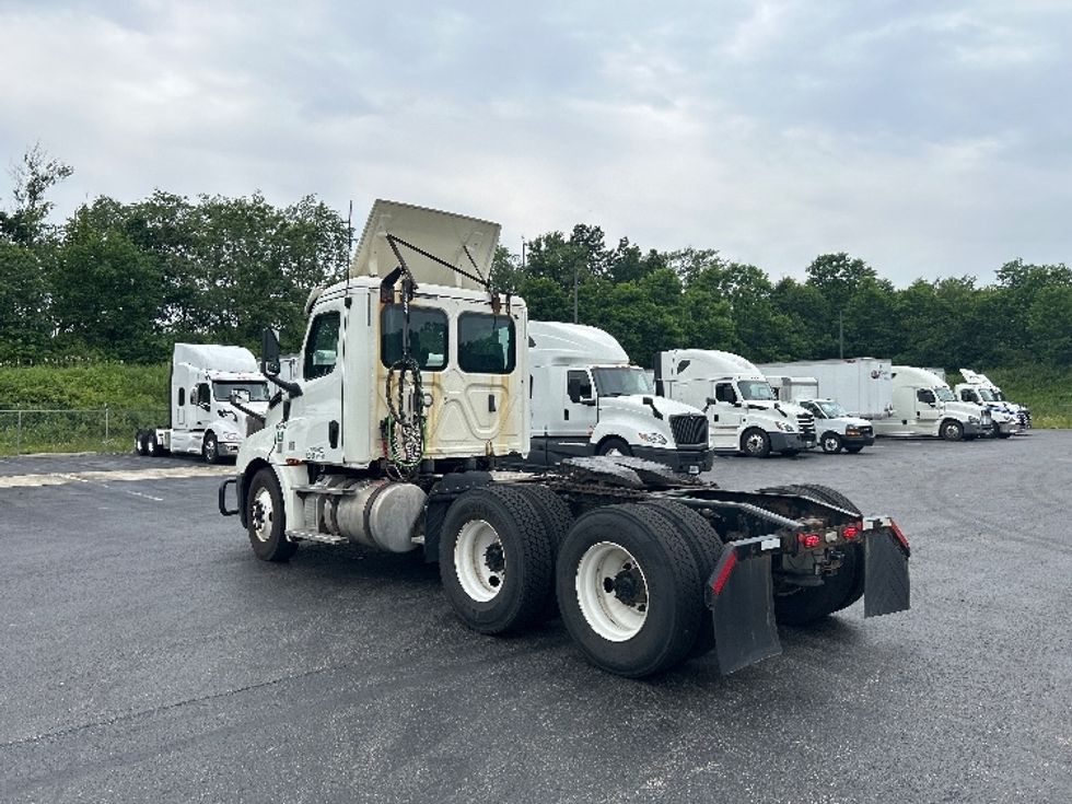 Day Cab Tractor-Heavy Duty Tractors-Freightliner-2019-T12664ST-Mount Pleasant-PA-516,130\n\t\tmiles-$ 36,750 - Image 5